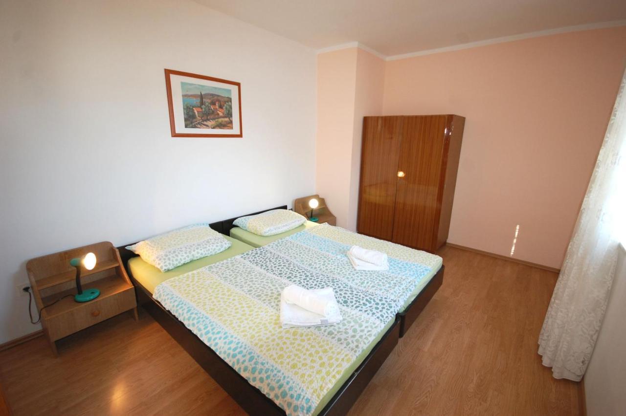 Apartments Dida By El-Pi Tours Njivice Exterior foto