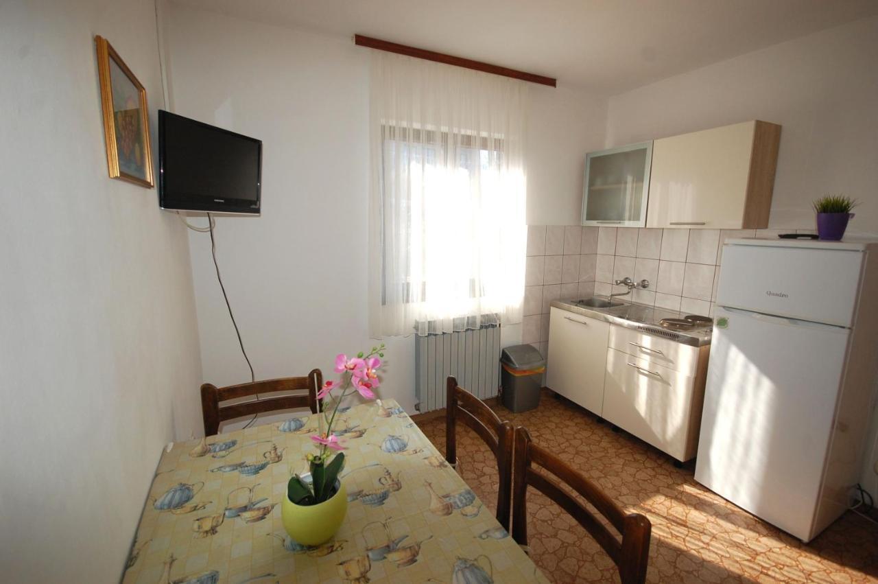 Apartments Dida By El-Pi Tours Njivice Exterior foto
