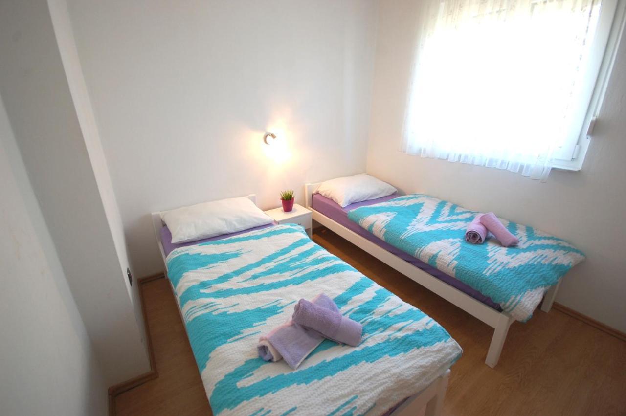 Apartments Dida By El-Pi Tours Njivice Exterior foto