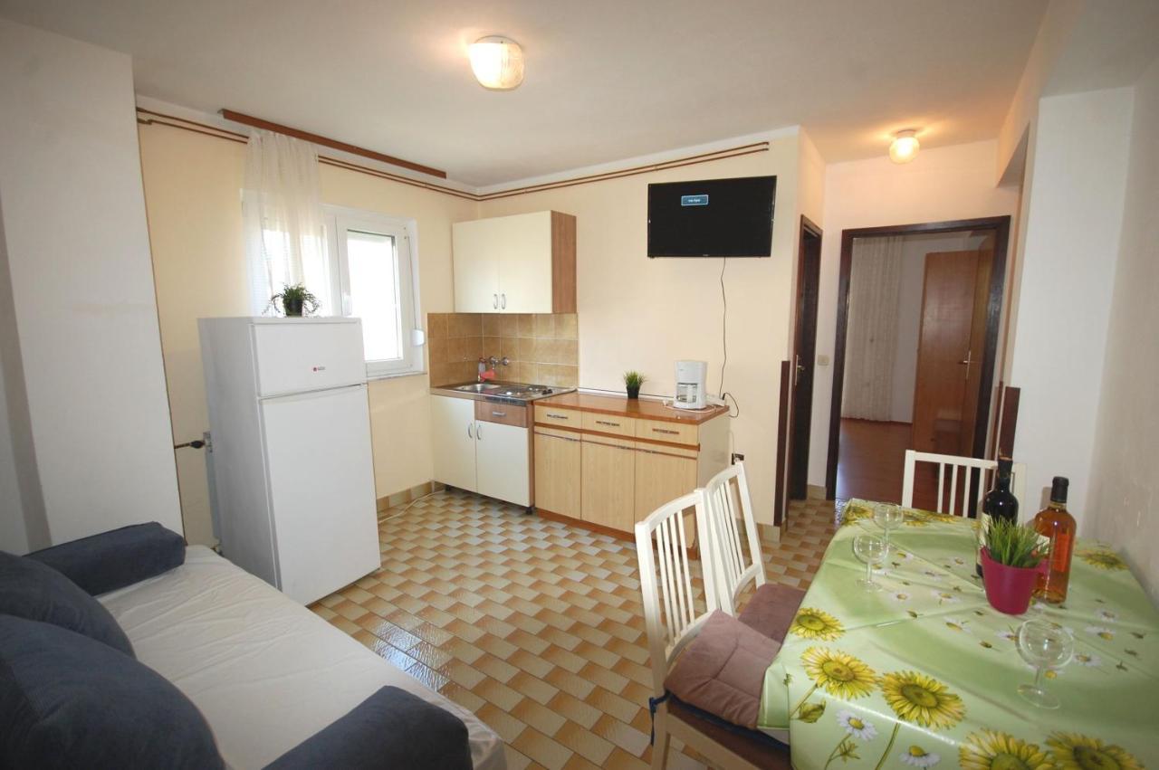 Apartments Dida By El-Pi Tours Njivice Exterior foto