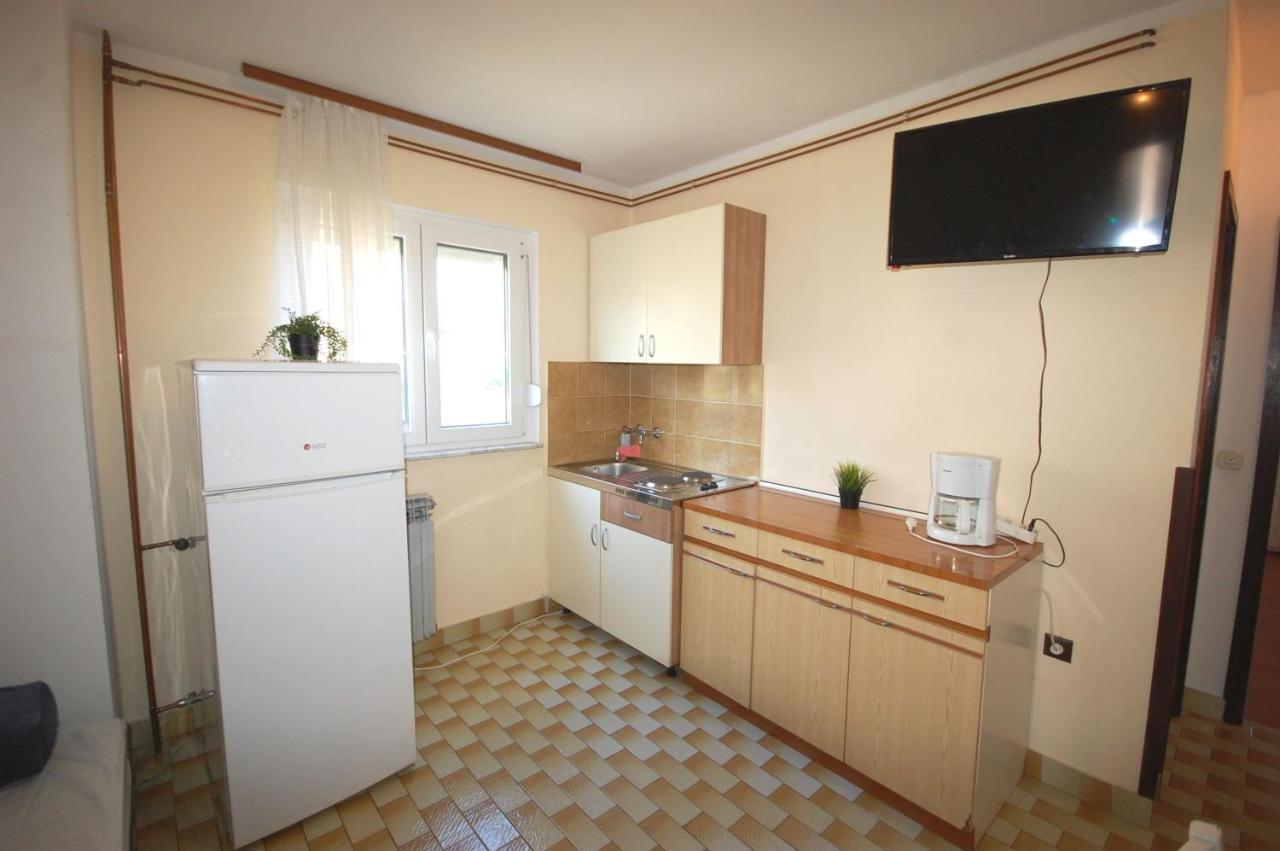 Apartments Dida By El-Pi Tours Njivice Exterior foto